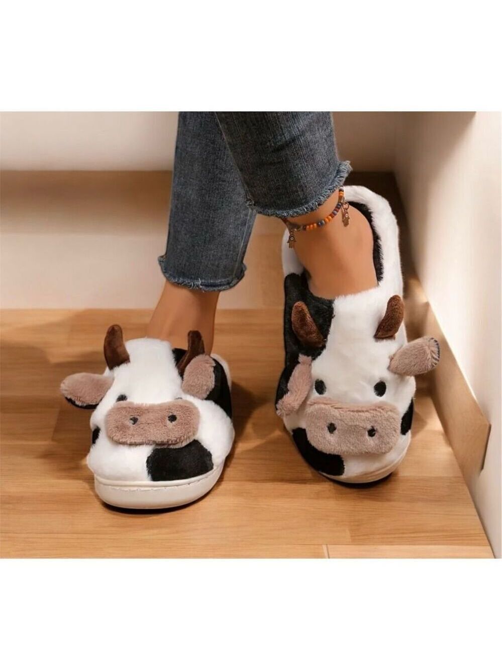 NWT Chunky (L) 8.5-9 Cushioned Comfy Plush Cow Tan White Furry Soles Slipper